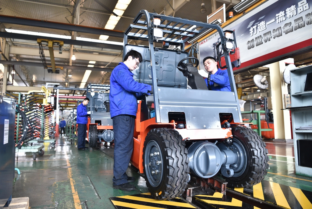 集团公司产销量逾12万台 连续27年蝉联全国桂冠